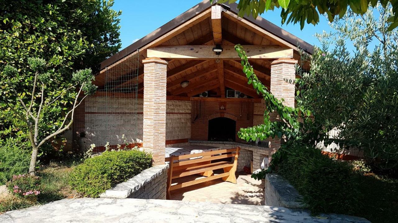 Villa Noela Pula Exterior photo
